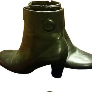 Black Leather Ecco Heeled Ankle Boots